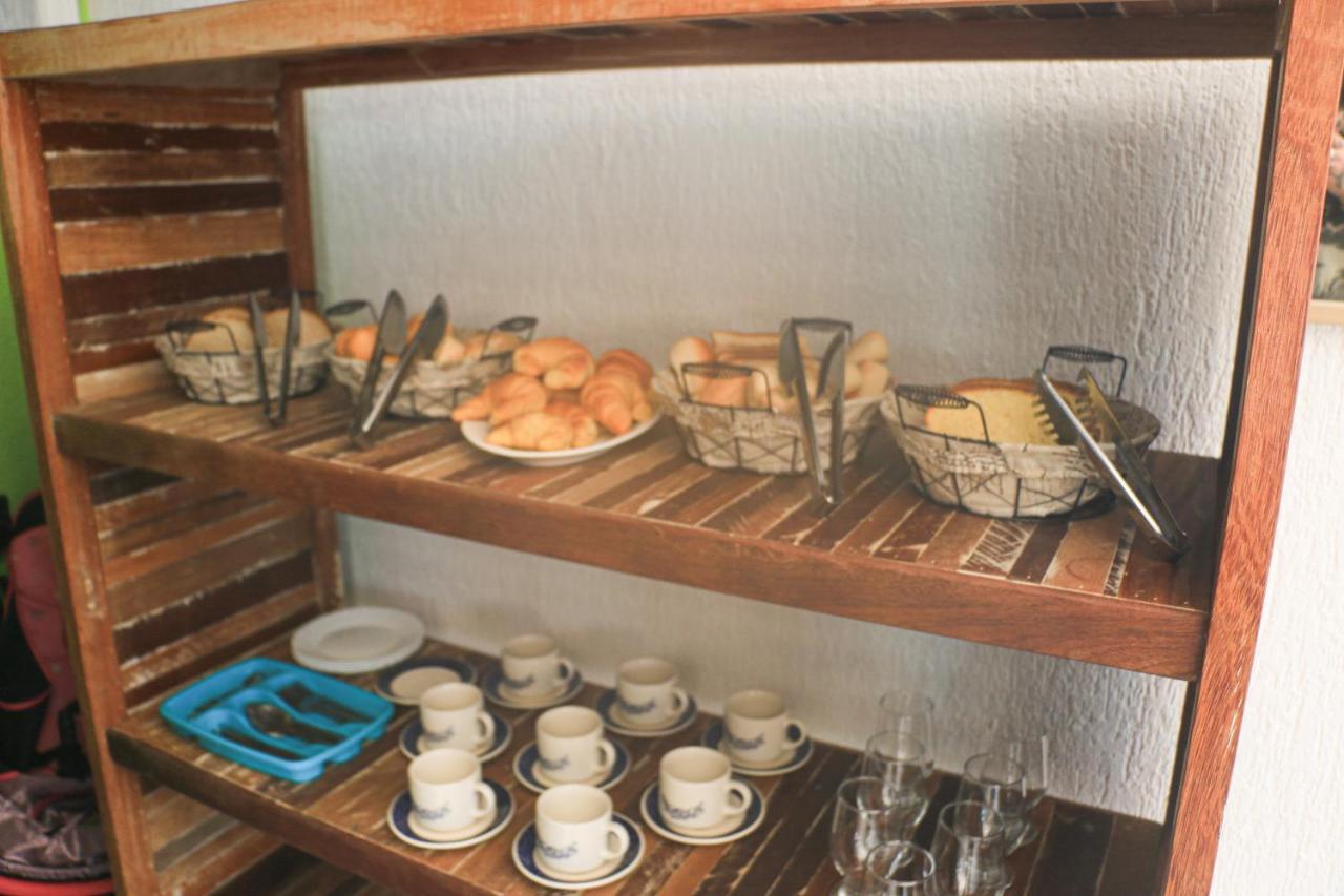 Bliss Hoteis Centro Búzios Extérieur photo A bread and pastry display at a bakery in the Philippines